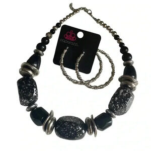 Paparazzi Women Necklace and Earrings‎ Set in Black and Silver